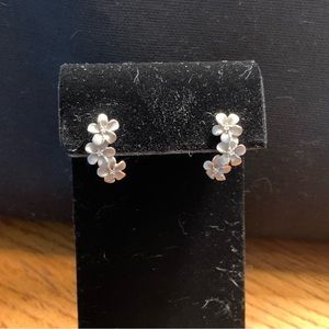 14k white gold/diamonds plumeria earrings by Denny Wong